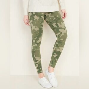 New Old navy High Rise Cropped Camouflage Leggings Size Large